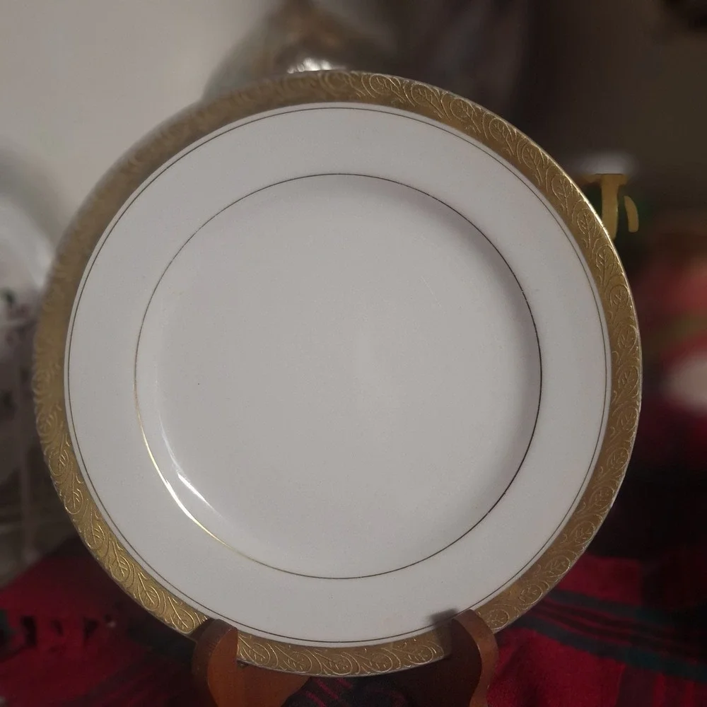Wentworth Imperial Coronation 2228 Fine China Dinner Plate Gold Filigree Japan